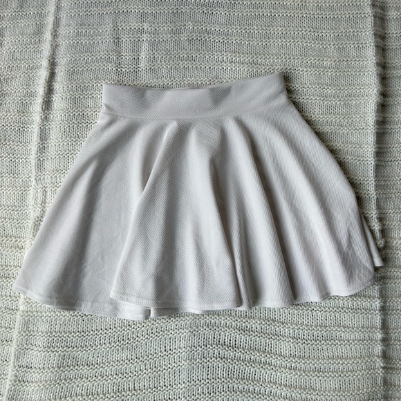 White skirt, size medium - Picture 5 of 5